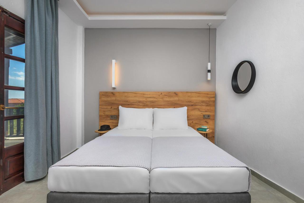 Eleon Suites Афітос Екстер'єр фото