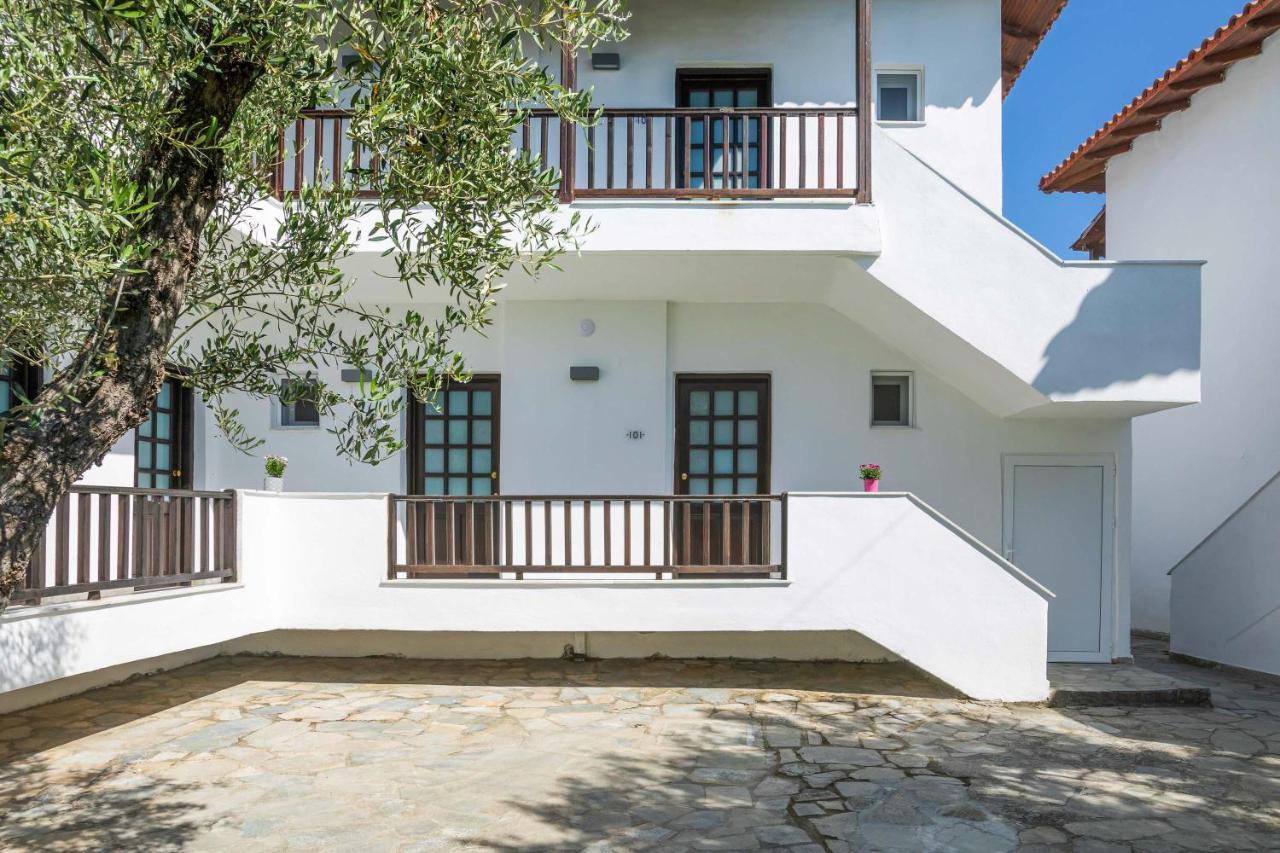 Eleon Suites Афітос Екстер'єр фото